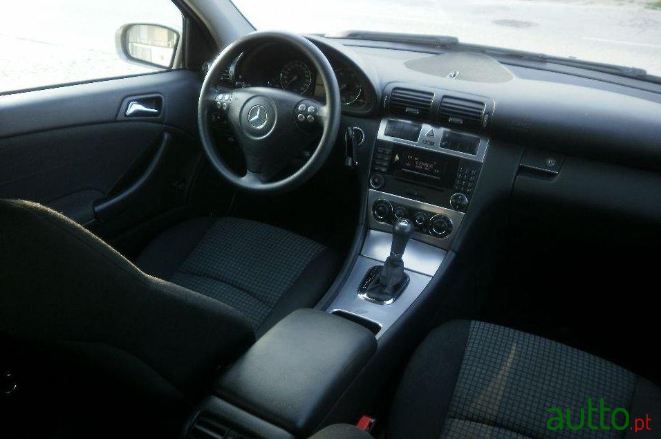2004' Mercedes-Benz C-220 photo #1