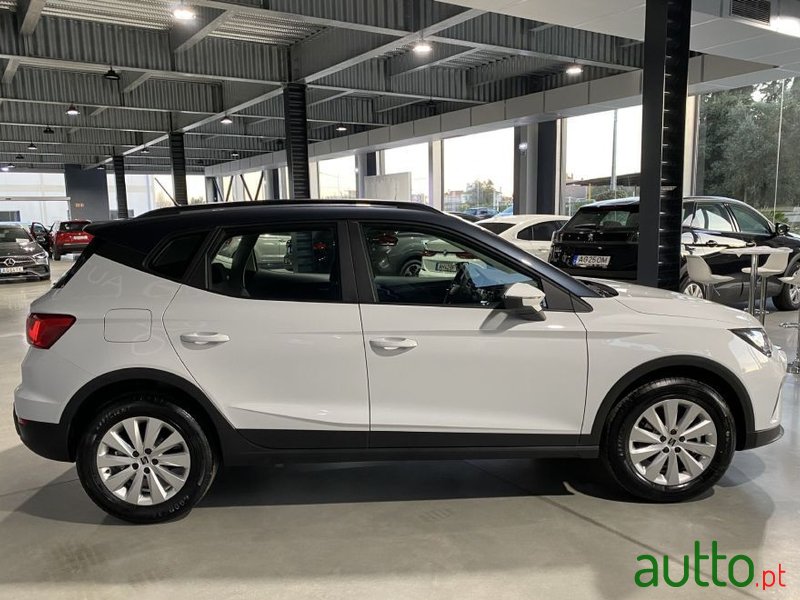 2023' SEAT Arona photo #3