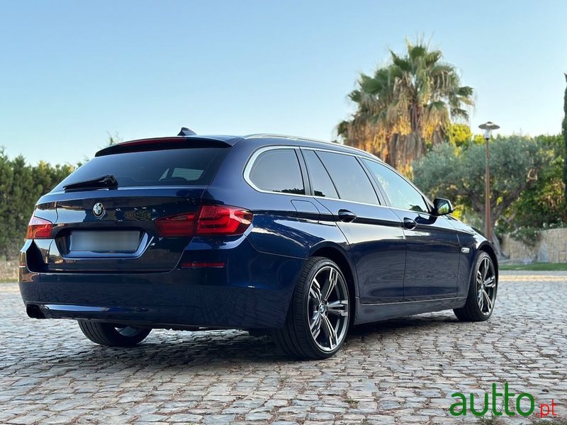 2011' BMW 520 D Exclusive photo #4