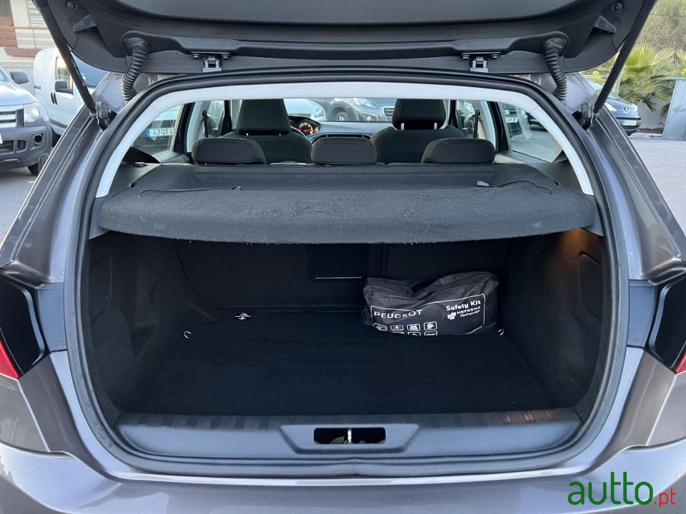 2014' Peugeot 308 photo #5