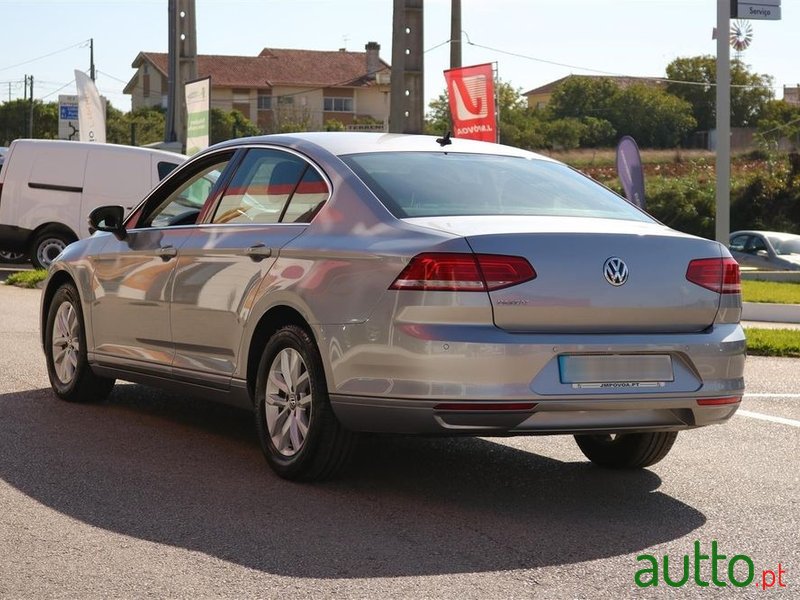 2019' Volkswagen Passat photo #6