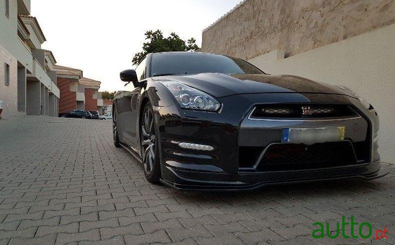 2011' Nissan GT-R photo #2
