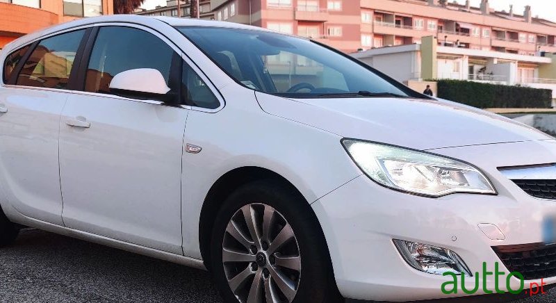 2010' Opel Astra photo #3