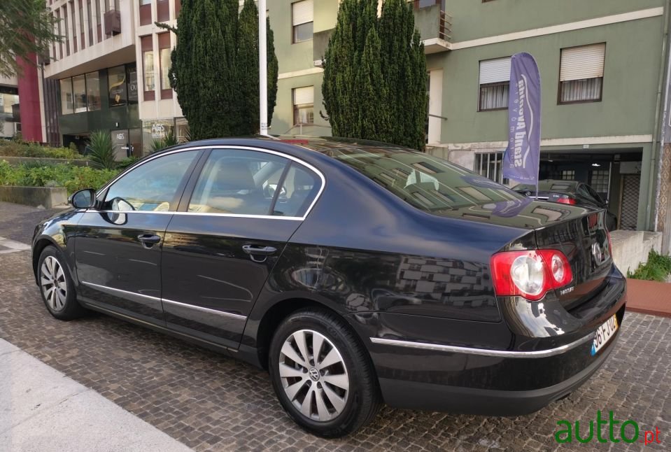 2008' Volkswagen Passat photo #5