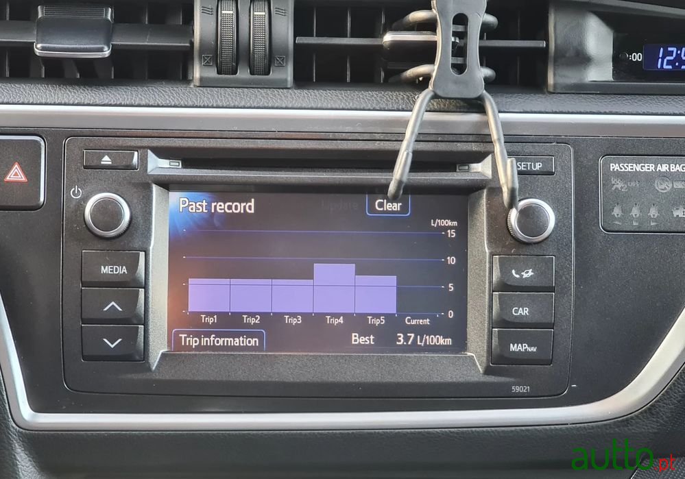 2013' Toyota Auris photo #5