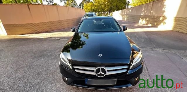 2019' Mercedes-Benz Classe C photo #2