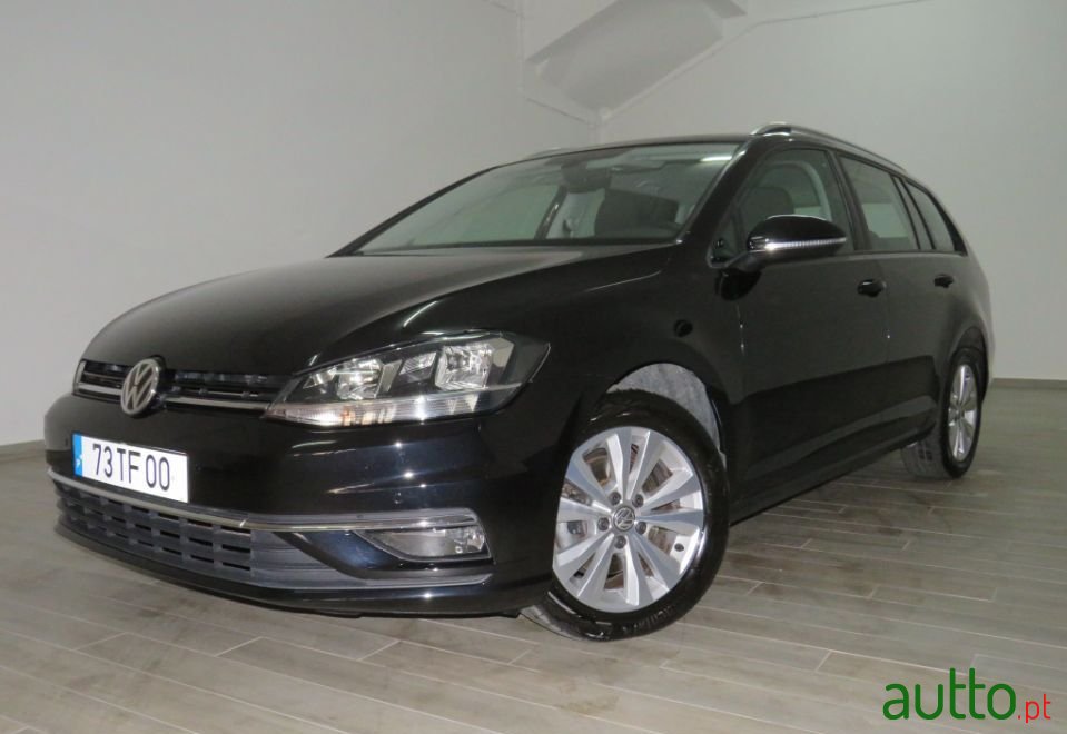 2017' Volkswagen Golf Variant photo #1