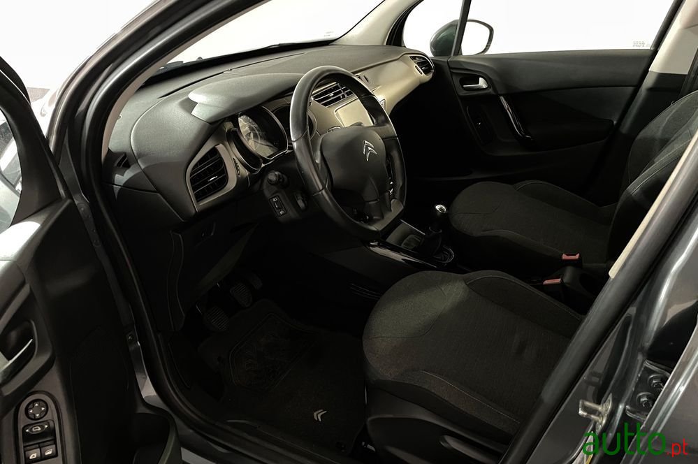 2016' Citroen C3 1.2 Vti Seduction photo #5