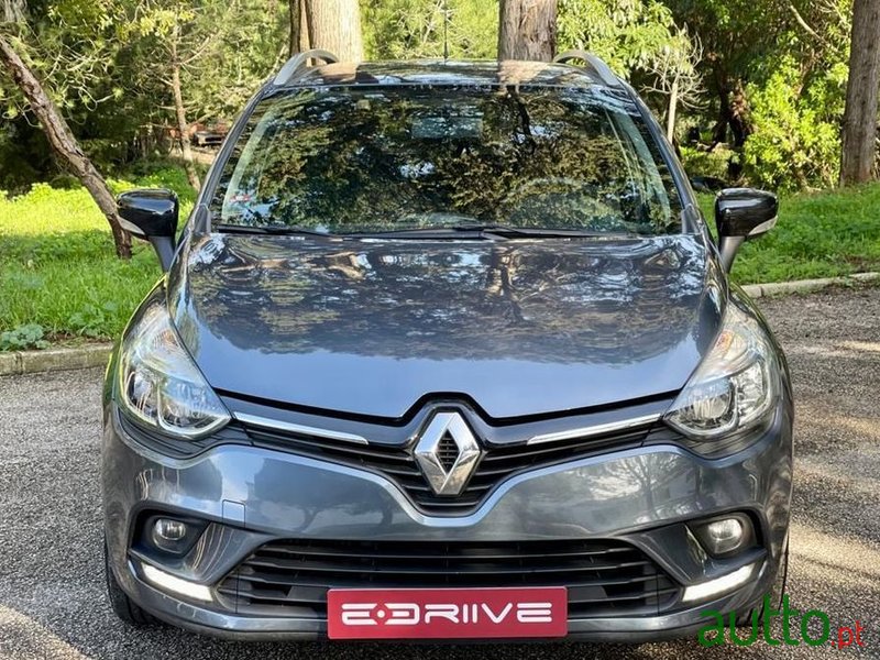 2019' Renault Clio Sport Tourer photo #2