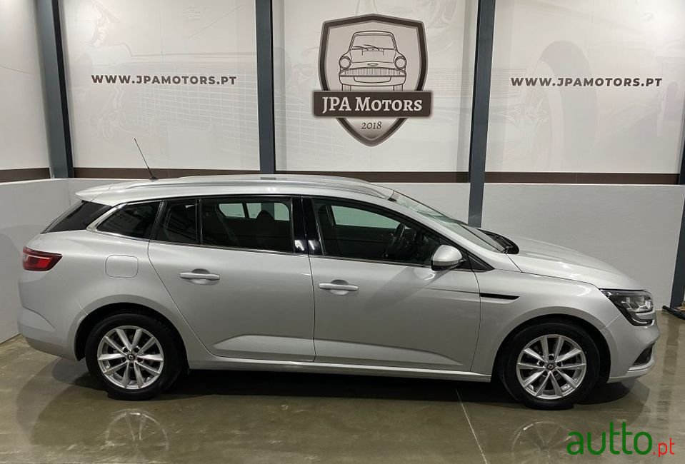 2017' Renault Megane Sport Tourer photo #3