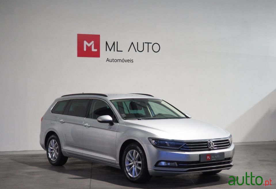 2017' Volkswagen Passat Variant photo #2