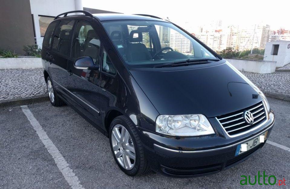 2010' Volkswagen Sharan photo #2
