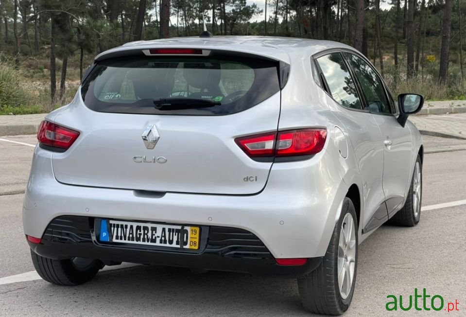 2013' Renault Clio photo #2