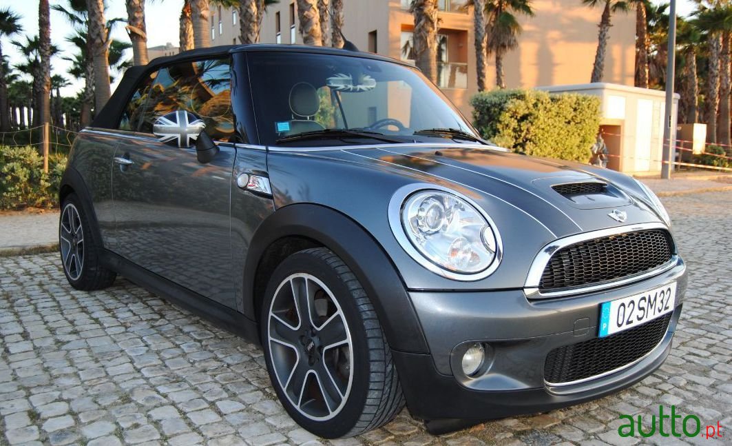 2010' MINI Cabrio photo #1