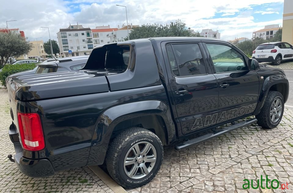 2011' Volkswagen Amarok photo #4