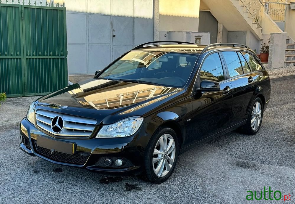 2012' Mercedes-Benz Classe C photo #1