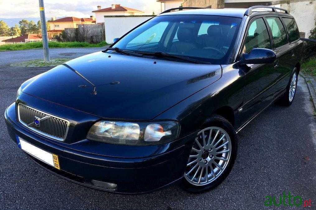 2002' Volvo V70 2.4 D5 photo #2
