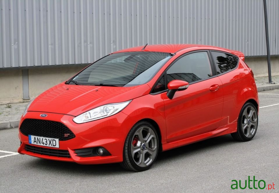 2013' Ford Fiesta photo #1