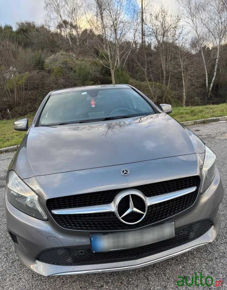 2018' Mercedes-Benz Classe A D Urban photo #4