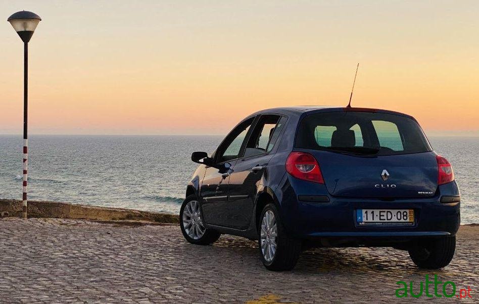 2007' Renault Clio photo #1