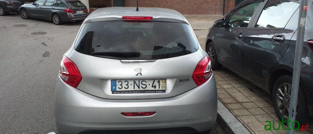 2013' Peugeot 208 photo #1
