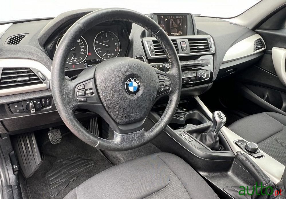 2016' BMW Série 1 D Line Urban photo #2