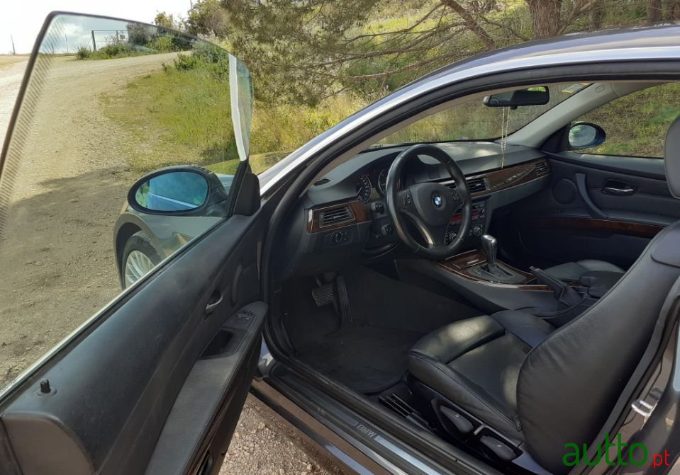 2008' BMW 320 photo #4