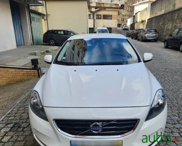 2014' Volvo V40 1.6 D2 Momentum photo #4