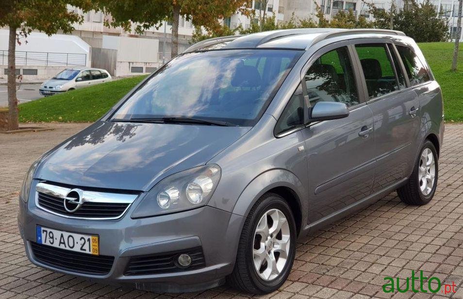 2005' Opel Zafira photo #1
