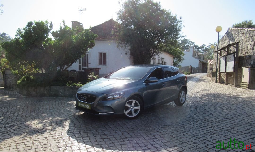2013' Volvo V40 photo #1