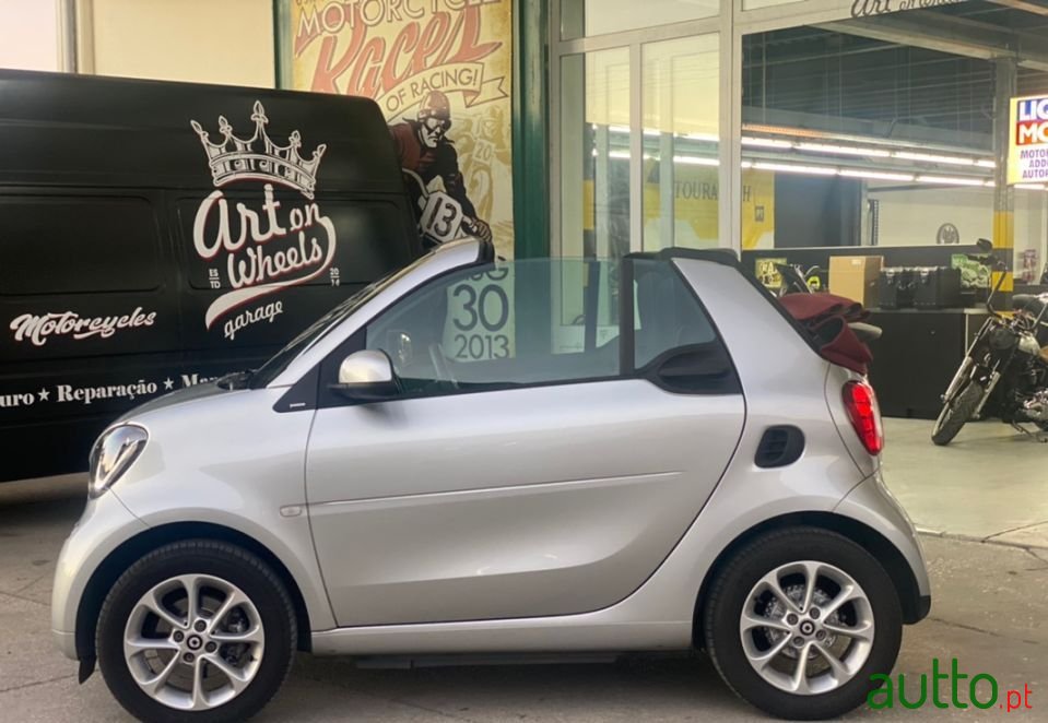 2019' Smart Fortwo photo #4