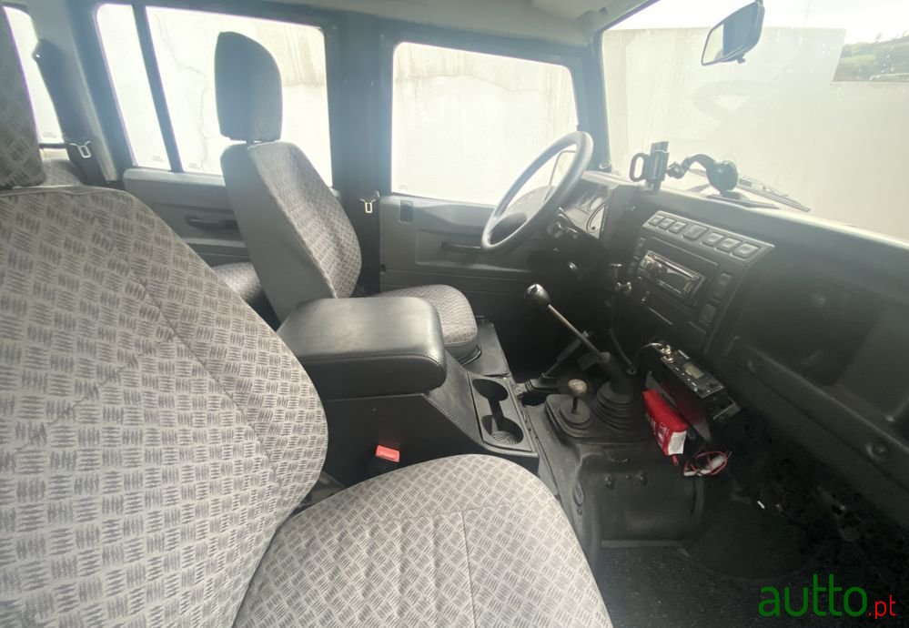 2003' Land Rover Defender 130 Cd 2.5 Td5 E photo #3