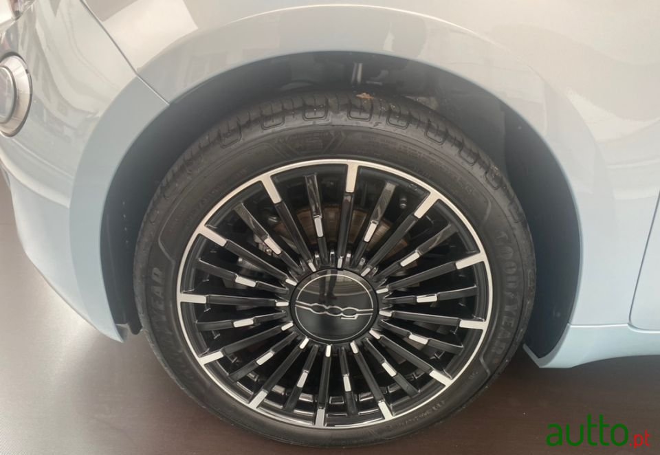 2022' Fiat 500E photo #5