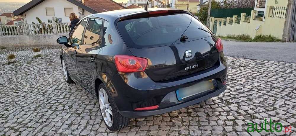 2010' SEAT Ibiza photo #3