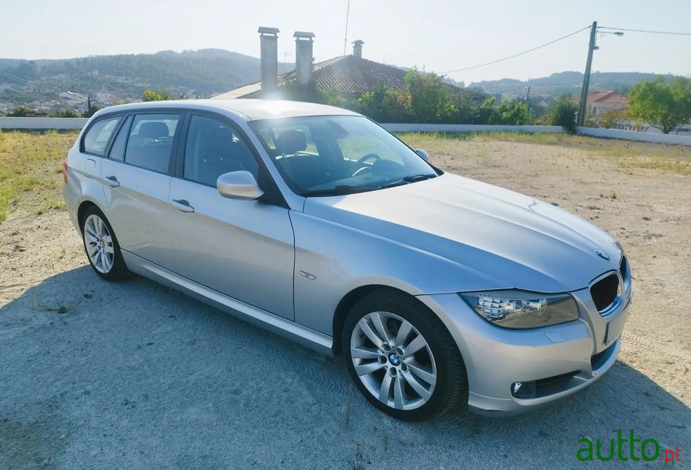 2011' BMW Série 3 D Touring photo #2