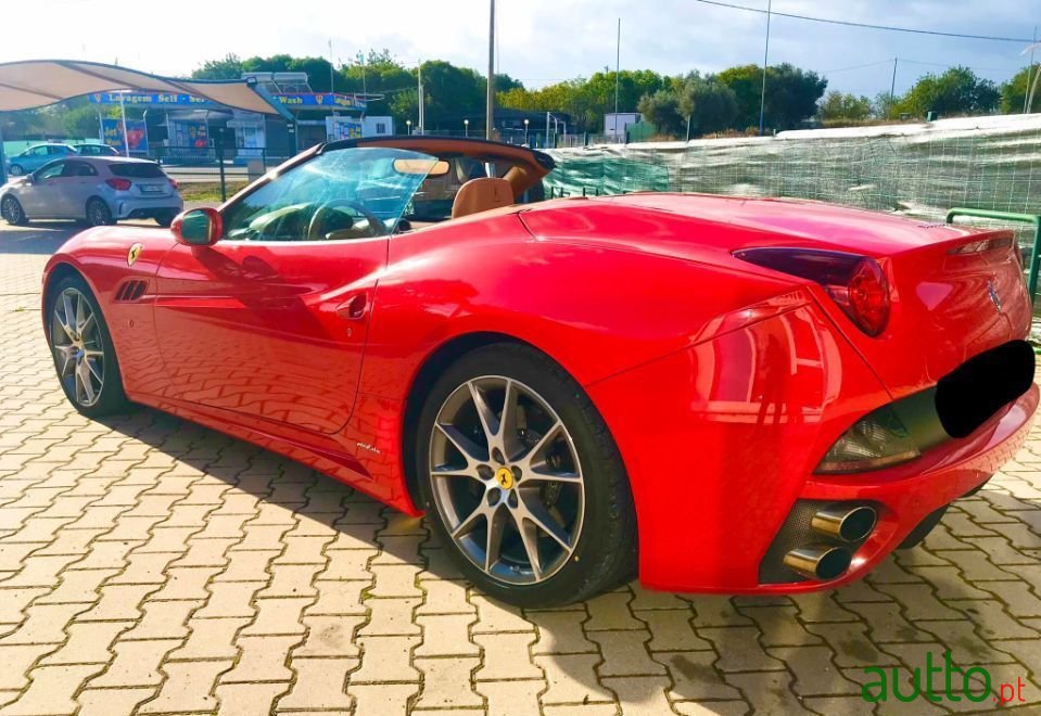 2010' Ferrari California photo #3