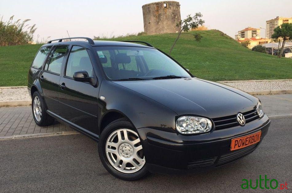 2002' Volkswagen Golf Variant photo #1
