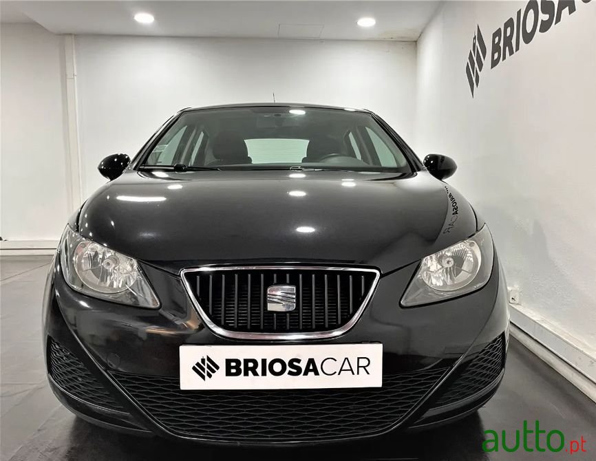 2011' SEAT Ibiza photo #2