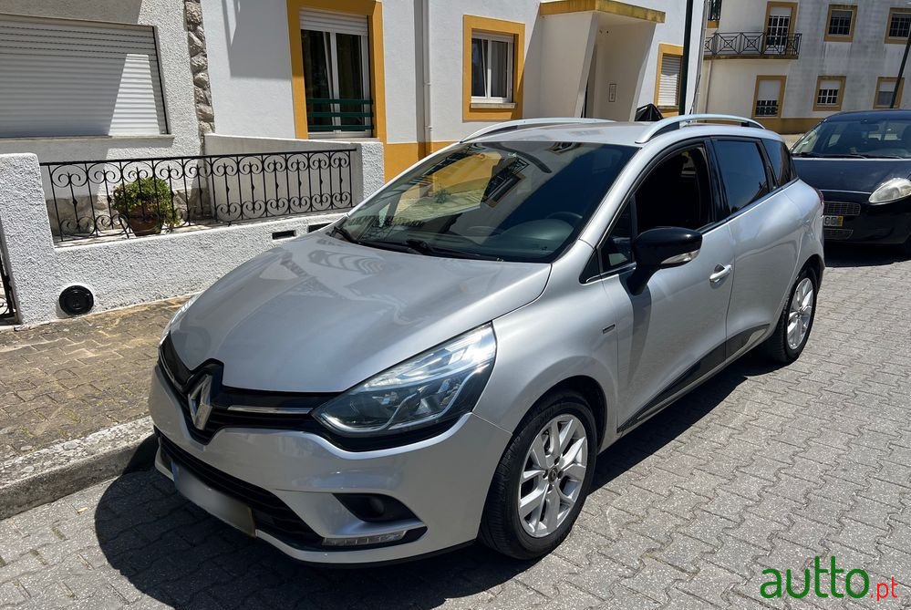 2019' Renault Clio photo #1
