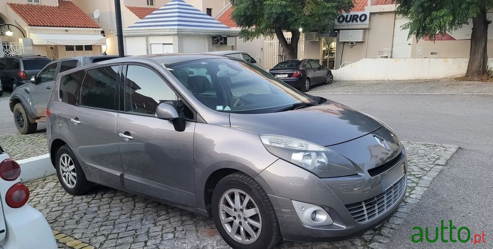 2009' Renault Grand Scenic photo #3