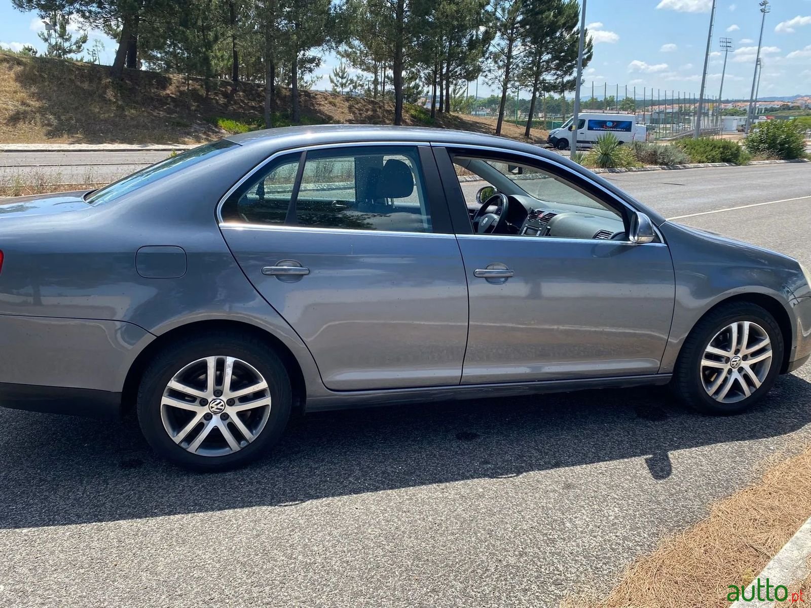 2007' Volkswagen Jetta photo #3