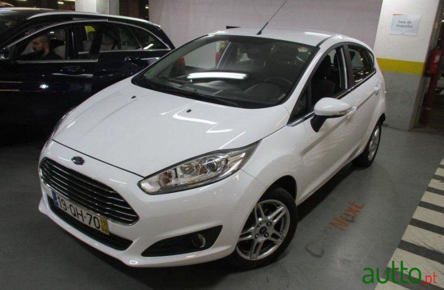 2015' Ford Fiesta photo #2