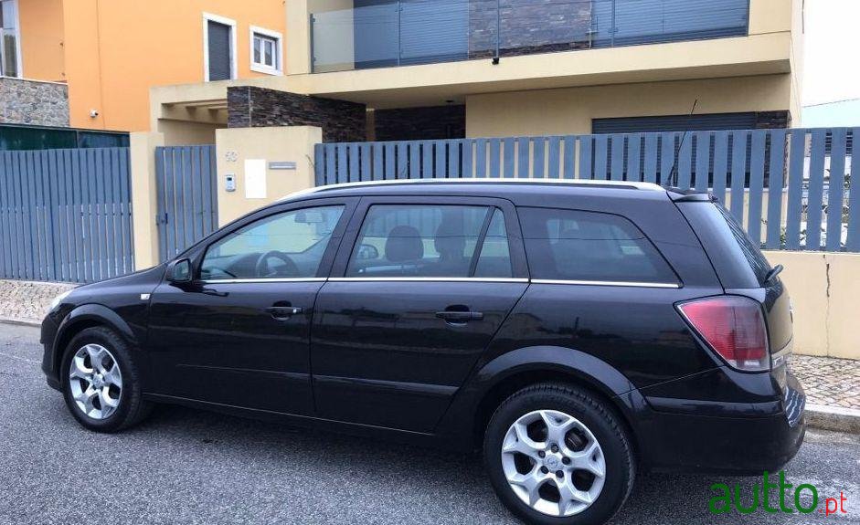 2006' Opel Astra Caravan photo #2