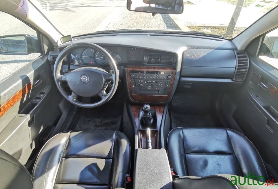2000' Opel Omega photo #5
