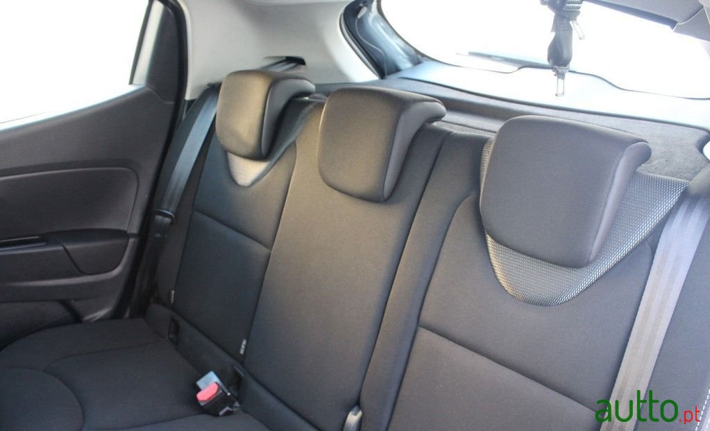 2018' Renault Clio Ver-1-5-Dci-Zen photo #3