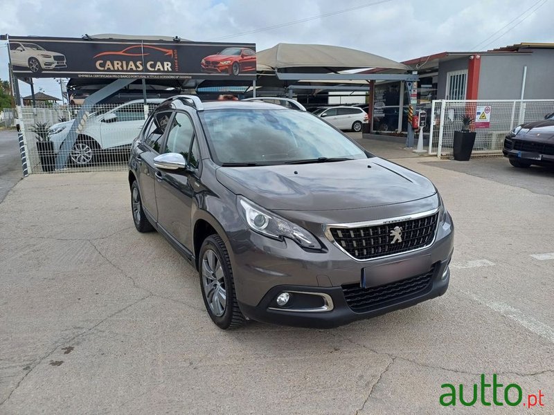 2019' Peugeot 2008 1.2 Puretech Style photo #2