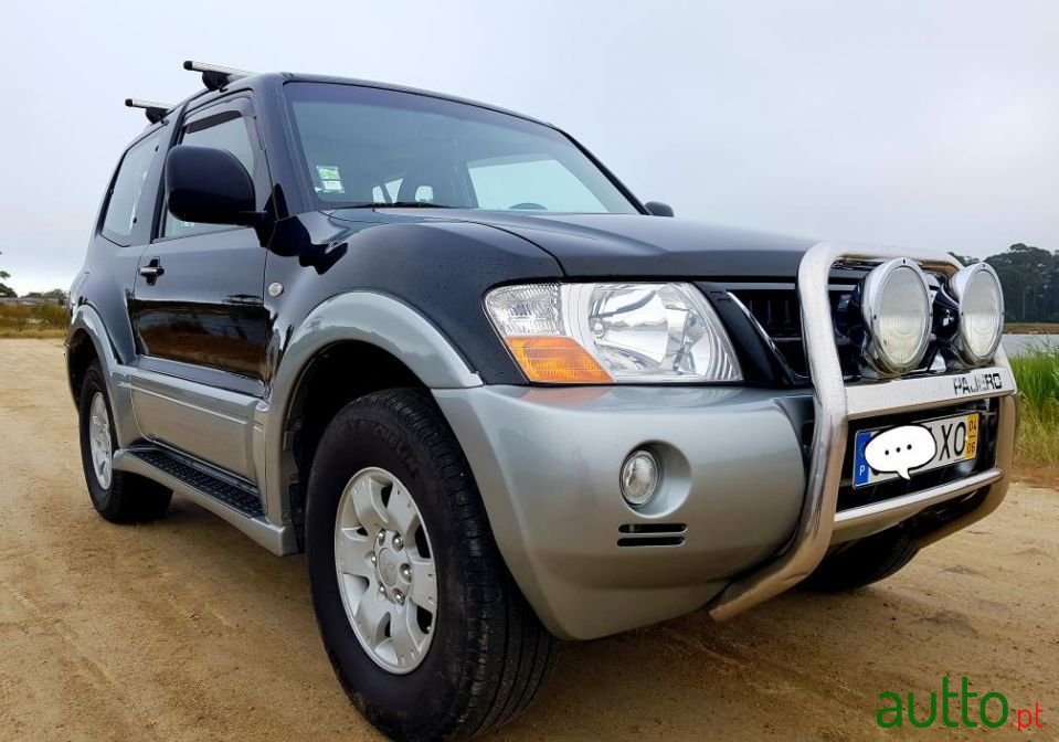 2004' Mitsubishi Pajero photo #3
