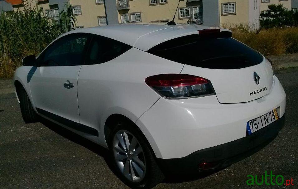 2009' Renault Megane Coupe photo #1