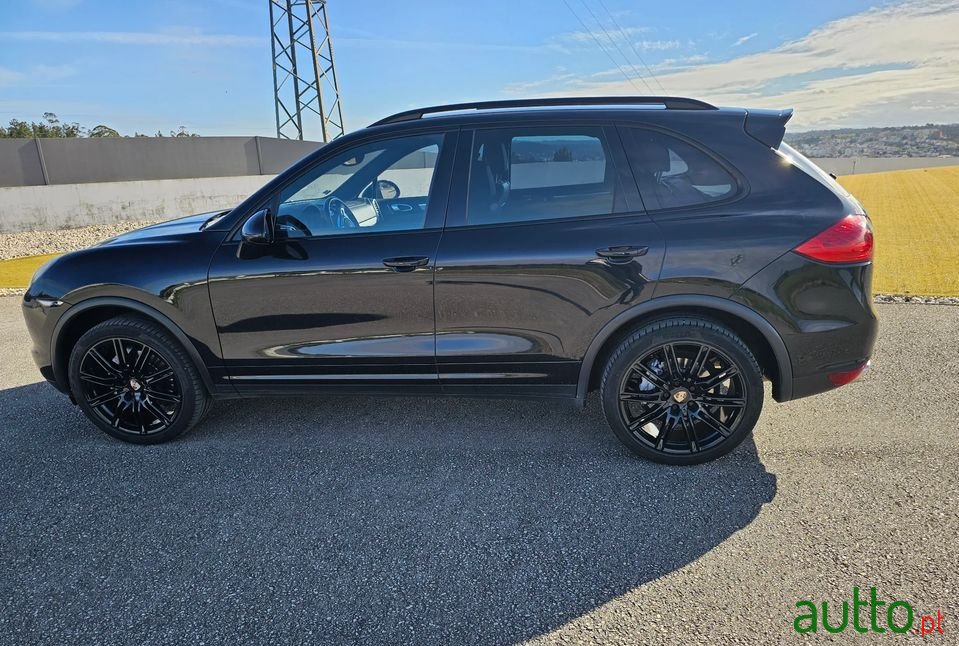 2012' Porsche Cayenne photo #6