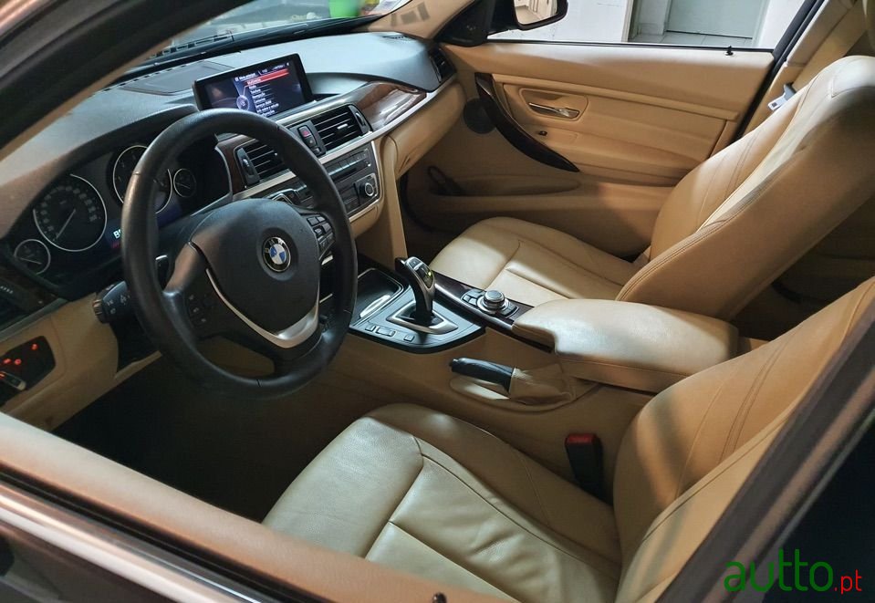 2012' BMW 320 photo #2